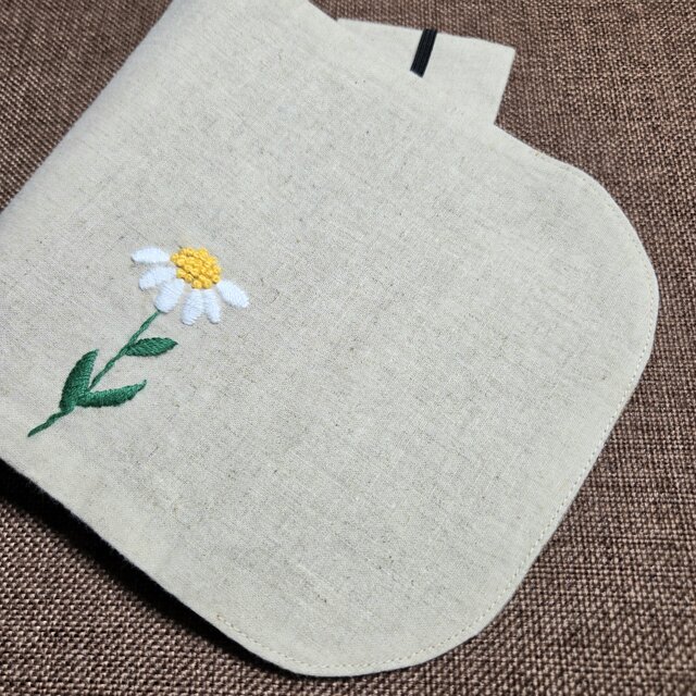 E001-ハヤカワ文庫判】 ブックカバー 手刺繍 デイジー 生成り（内布