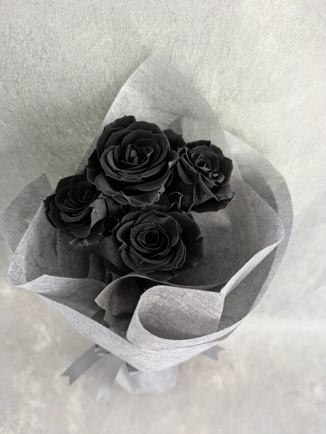 プリザーブドフラワー黒薔薇花束4輪／黒薔薇魔法発動中 | iichi 日々の