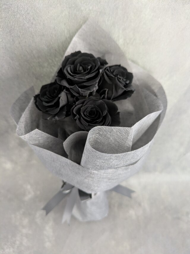 プリザーブドフラワー黒薔薇花束4輪／黒薔薇魔法発動中 | iichi 日々の