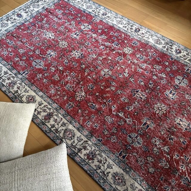 108×215 貴重な深みあるレッドボタニカル トルコヴィンテージラグ