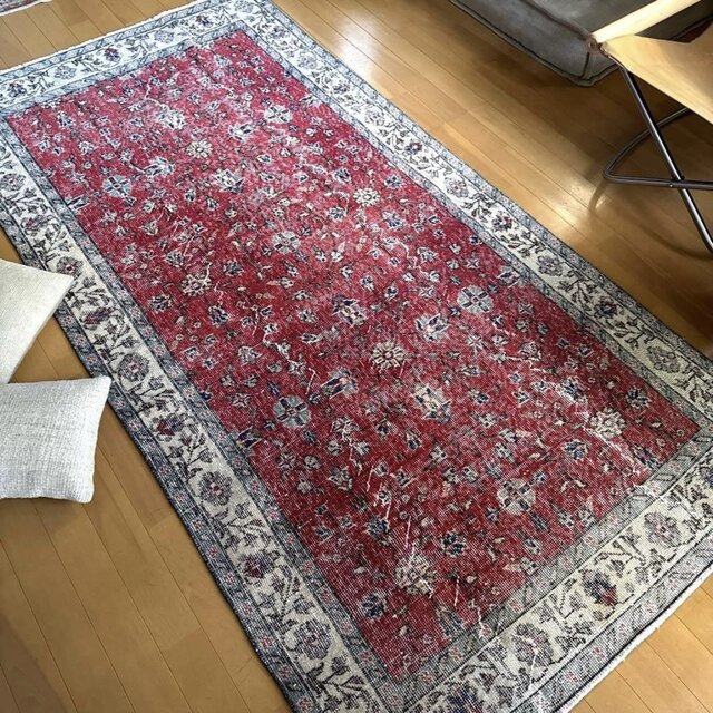 108×215 貴重な深みあるレッドボタニカル トルコヴィンテージラグ