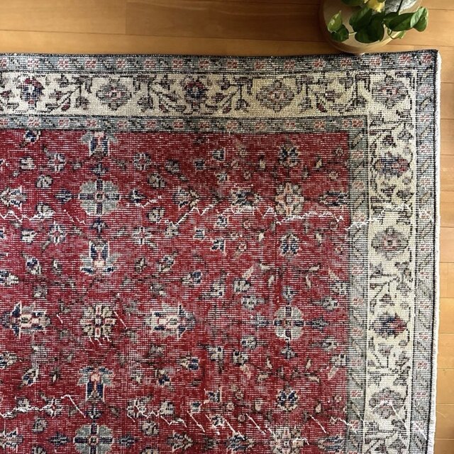 108×215 貴重な深みあるレッドボタニカル トルコヴィンテージラグ