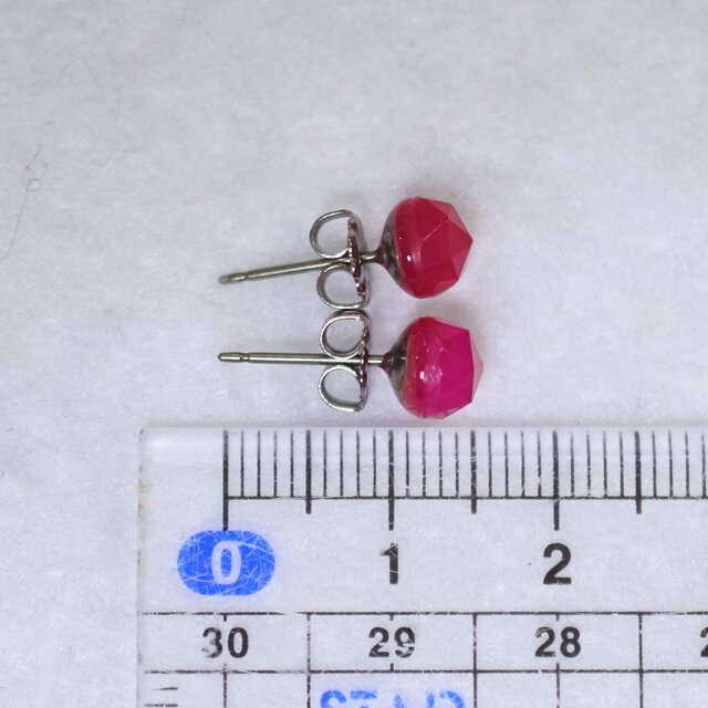 フューシャピンクカルセドニー・ローズカットのスタッドピアス（6mm