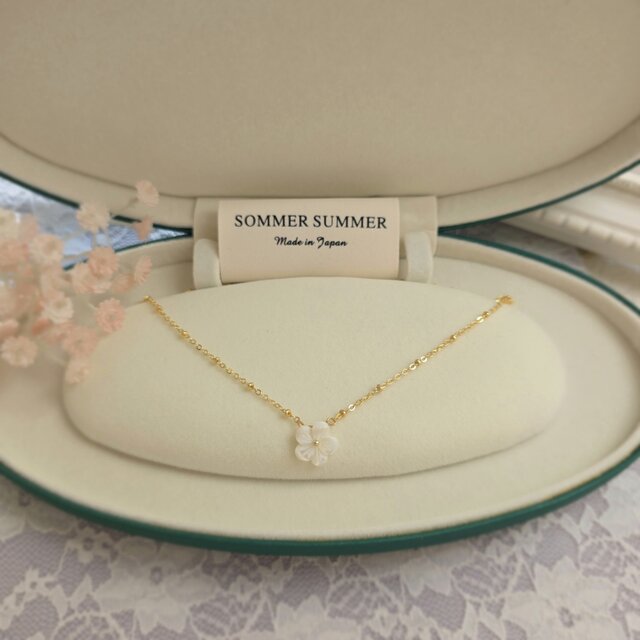 N495 白蝶貝フラワーネックレス｜夏に映える上品なシンプル