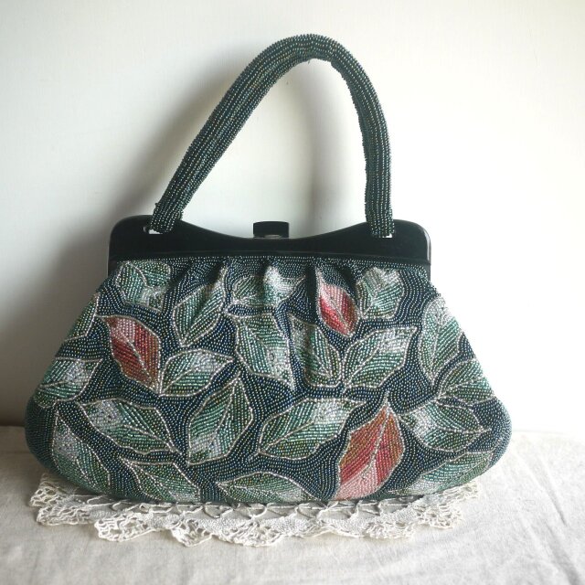 【美品】ビーズバッグ　総ビーズ　ハンドバッグ　がま口　リーフ柄　刺繍④ リーフモチーフ ビーズのハンドバッグ 総ビーズ レトロ日本 | iichi