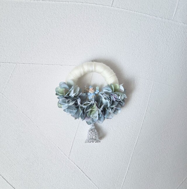 white × blue wreath | iichi 日々の暮らしを心地よくするハンドメイド