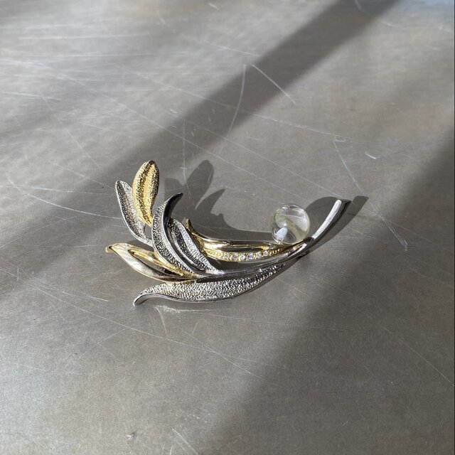 Vintage retro natural stone botanical design brooch | iichi 日々の