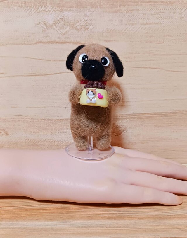 羊毛フェルト パグ ちゃんそれはニャンちゃんの餌だよ えっ！顔
