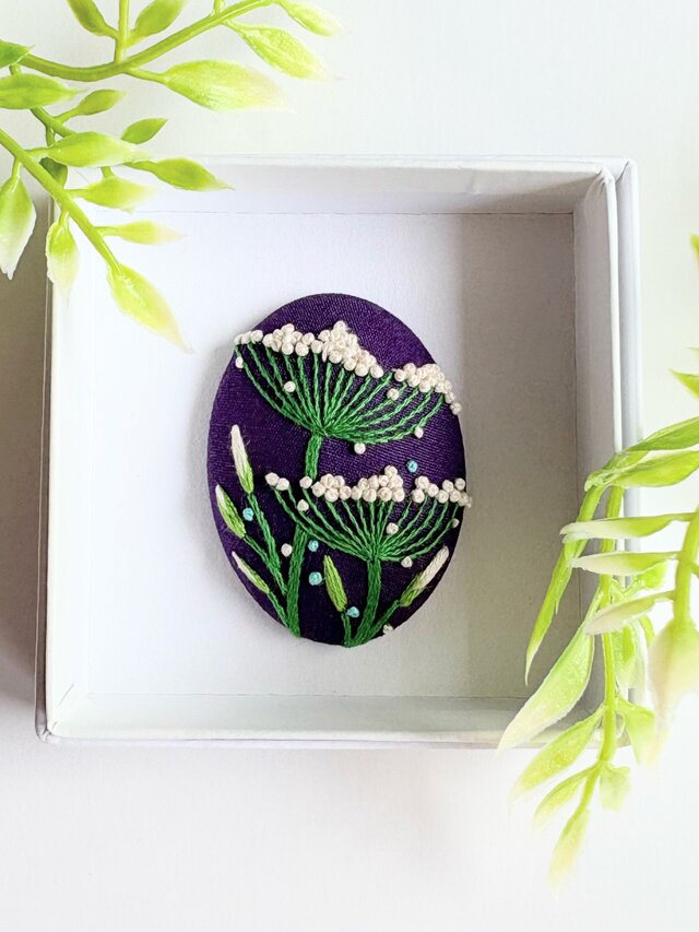 小さなお花の刺繍ブローチ・botanical#543 | iichi 日々の暮らしを