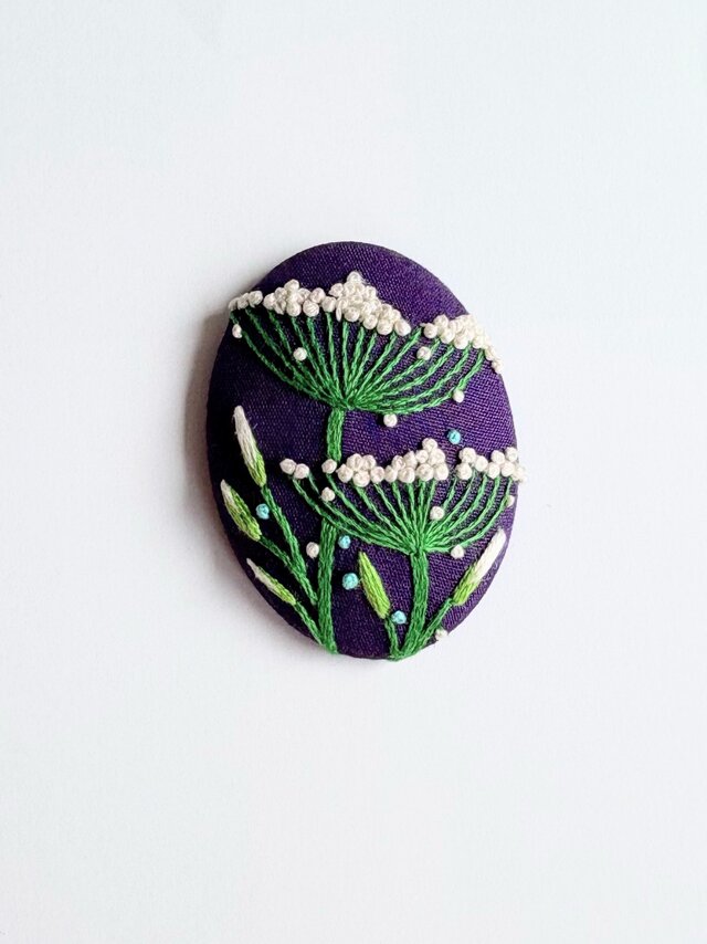 小さなお花の刺繍ブローチ・botanical#543 | iichi 日々の暮らしを
