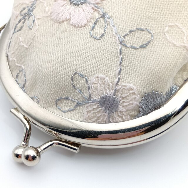 B品】刺繍 がま口コインケース ミニポーチ 7.5cm口金 クリーム色 840