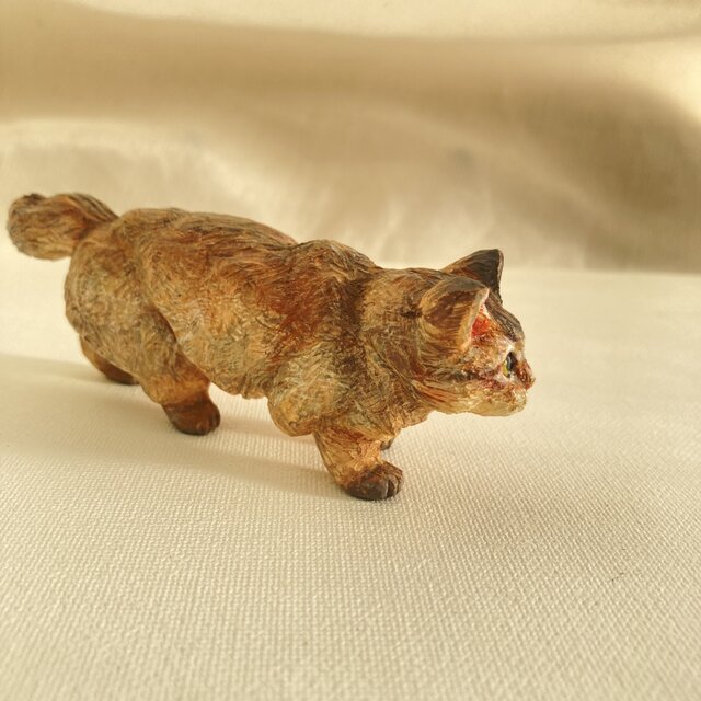 ソマリ森の扉を開く（木彫りの猫の置物） | iichi 日々の暮らしを