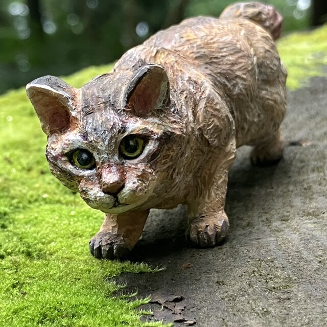 ソマリ森の扉を開く（木彫りの猫の置物） | iichi 日々の暮らしを
