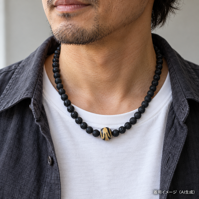 無骨な黒に、一粒の模様｜貴人天珠×ラバストーン ネックレス