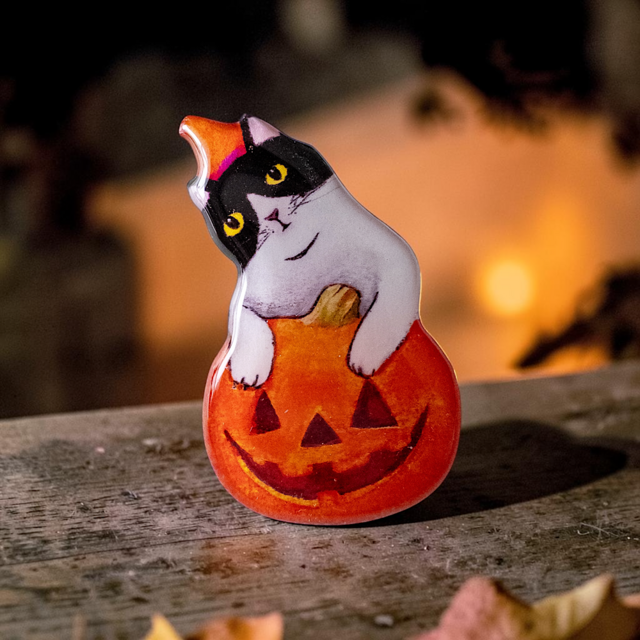 ☆ハロウィン☆ポッチャリ猫ブローチ | iichi 日々の暮らしを心地よく