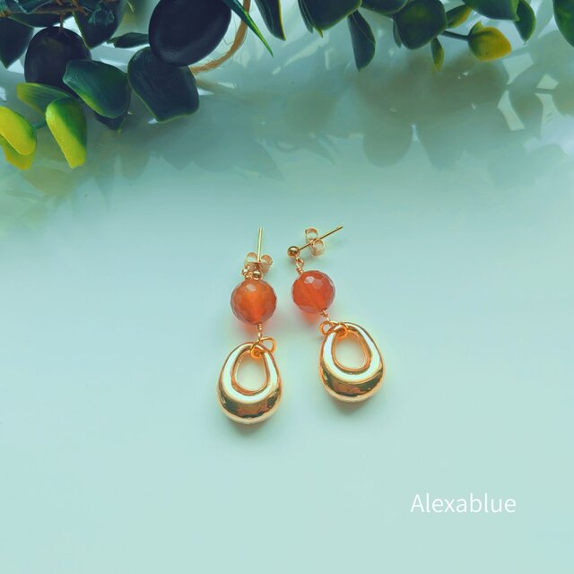 秋を彩る鮮やかなオレンジ｜カーネリアンのシンプルピアス | iichi