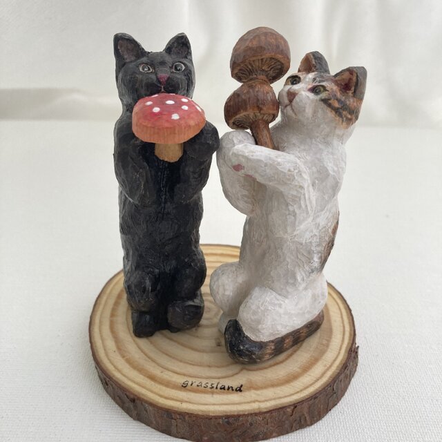 小さな収穫かかり（白キジ）木彫りの小さな猫の置物 | iichi 日々の