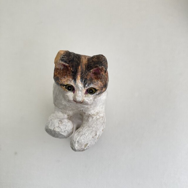 小さな収穫かかり（白キジ）木彫りの小さな猫の置物 | iichi 日々の