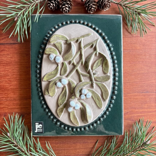 Jie Gantofta ceramic plate ❀⁎༶ ジィ・ガントフタ ヤドリギの陶板