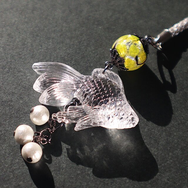 根付 ほたる玉 金魚 帯飾り バッグチャーム 光る とんぼ玉 ガラス工芸