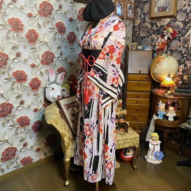 浴衣リメイク ロングワンピース 帯サッシュベルト 黒白縞に紅桃の花蝶