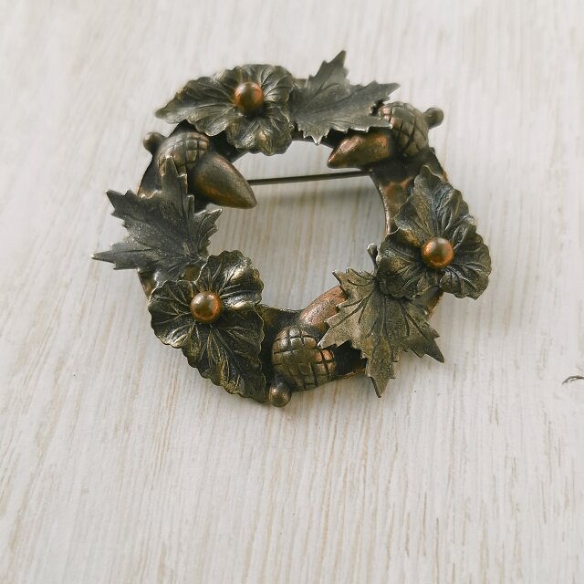 copper brass acorn leaf wreath ヴィンテージブローチ | iichi 日々の