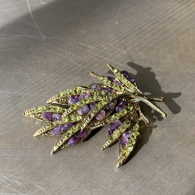 Vintage Broach K18(金)グリーンストーン装飾 リーフ型ブローチ K18