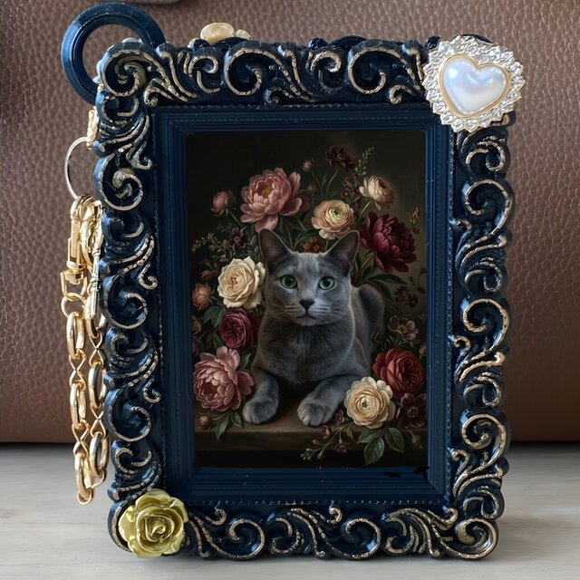猫（ロシアンブルー）バッグチャーム 花の油絵風アート ブラック額縁