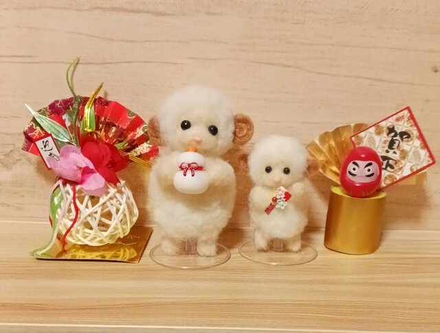 羊毛フェルト お正月 親子ひつじ 鏡餅 重い～！羽子板 付き | iichi