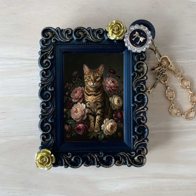 アンティークwaxベージュ額縁ご確認ページ　title「プカプカ猫」 猫（ベンガル）バッグチャーム 花の油絵風アート ブラック額縁 | iichi