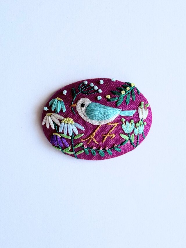 ことりと草花の刺繍ブローチ・【botanical】silk thread#545 | iichi