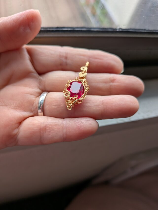 Éclat Lien 天然ルビー8.80ct ～紅玉の雫～ 14kgfペンダントトップ