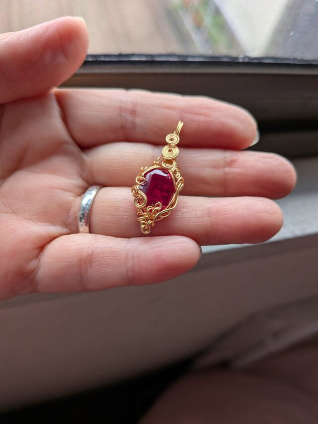 Éclat Lien 天然ルビー8.80ct ～紅玉の雫～ 14kgfペンダントトップ