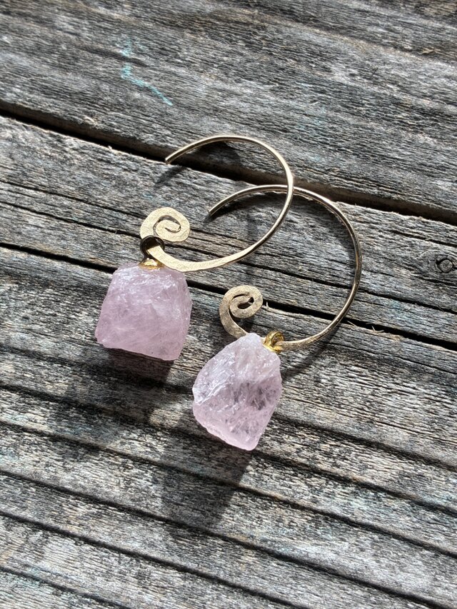 14kgf*Morganite Hoop Earrings 大ぶりモルガナイト原石と14KGF槌目