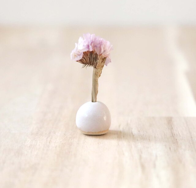 陶土のとても小さな花立て 桜花窯変釉高温焼成 ＊ ドライフラワー付き