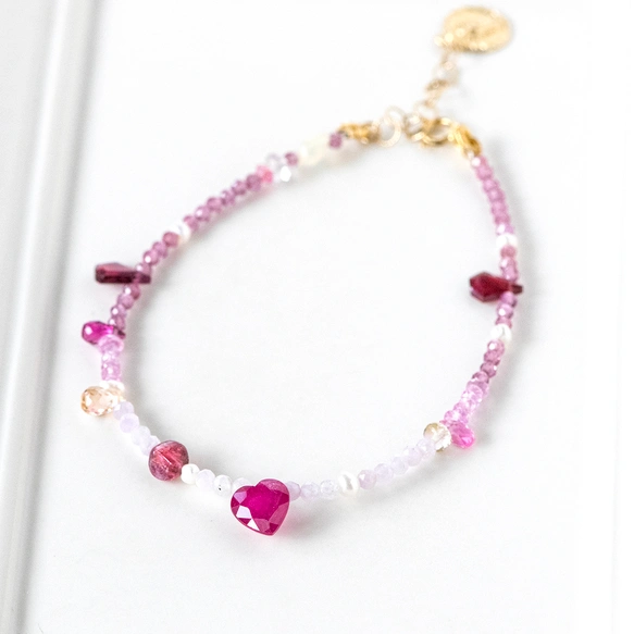 紅の花あかり｜ハートルビーと彩りサファイアのブレスレット 14kgf
