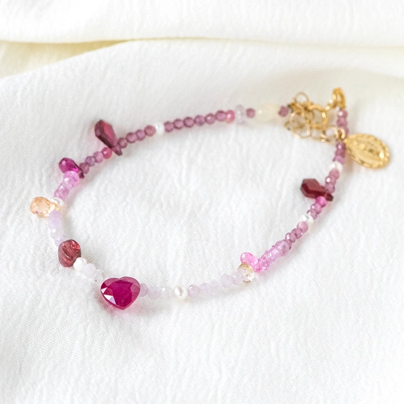 紅の花あかり｜ハートルビーと彩りサファイアのブレスレット 14kgf