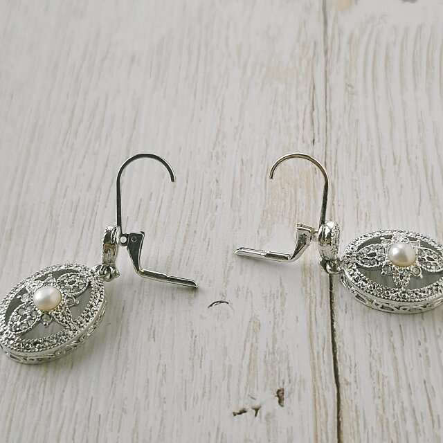 Avon》 “MARIPOZA FRESH WATER PEARL” エイボン ヴィンテージピアス