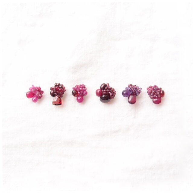 天然石刺繍／ピアス】Garnet × Pearl × Jade Earrings（Trilliant