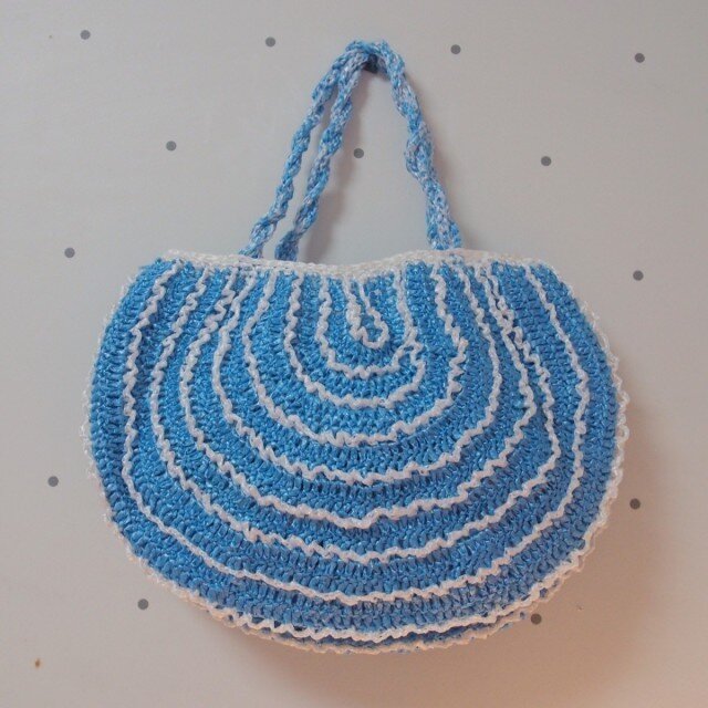 *ビニールテープ素材のバッグ*　青×白