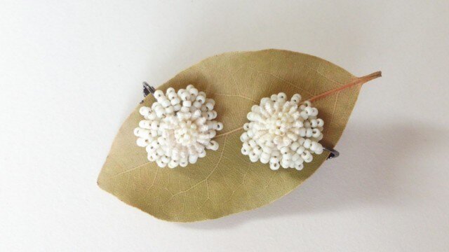 イヤリング〖ほわほわお花〗(white)の画像1枚目