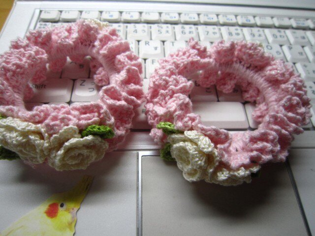 2個セット・白いお花のシュシュの画像1枚目