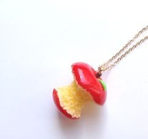 蜜りんごネックレス 食べすぎVer.の画像1枚目