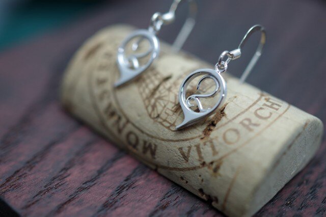 number 2 pierced earringsの画像1枚目