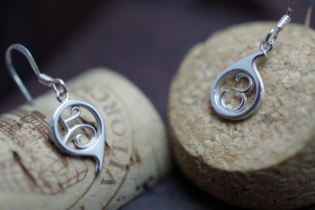 5963 pierced earrings (ご苦労さんピアス)の画像1枚目