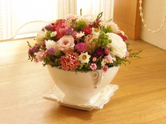 sold カップにお花畑の画像1枚目