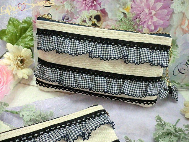 キャンバス☆チェックレースのポーチの画像1枚目