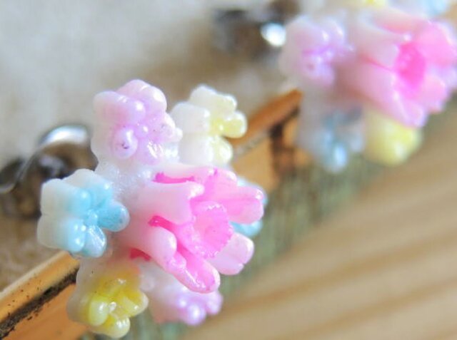 【ヴィンテージ】オキュパイドジャパンのセルロイドお花のピアス01の画像1枚目