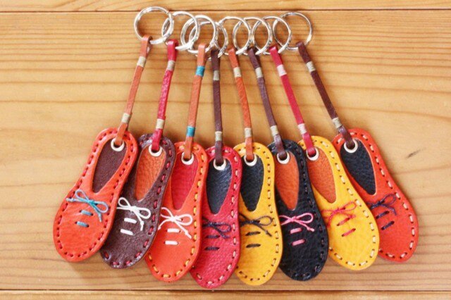 カラフルな靴型キーホルダー 楽天市場】スニーカー キーホルダー 全12