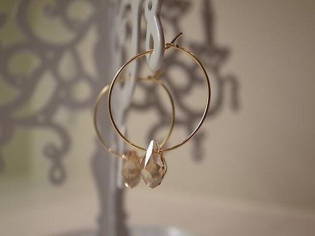 swarovski hoop earringsの画像1枚目